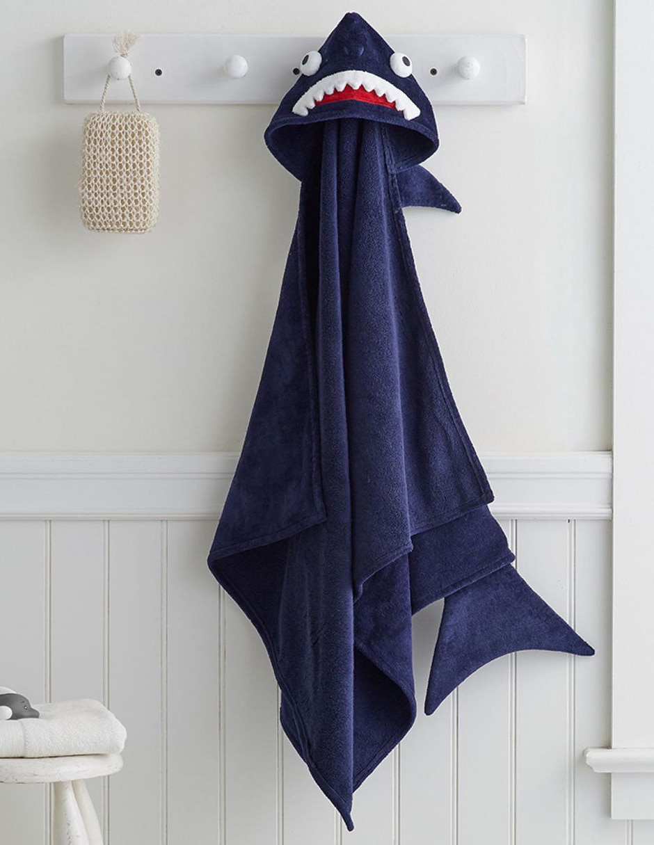 Toalla con gorro Shark de algodón infantil