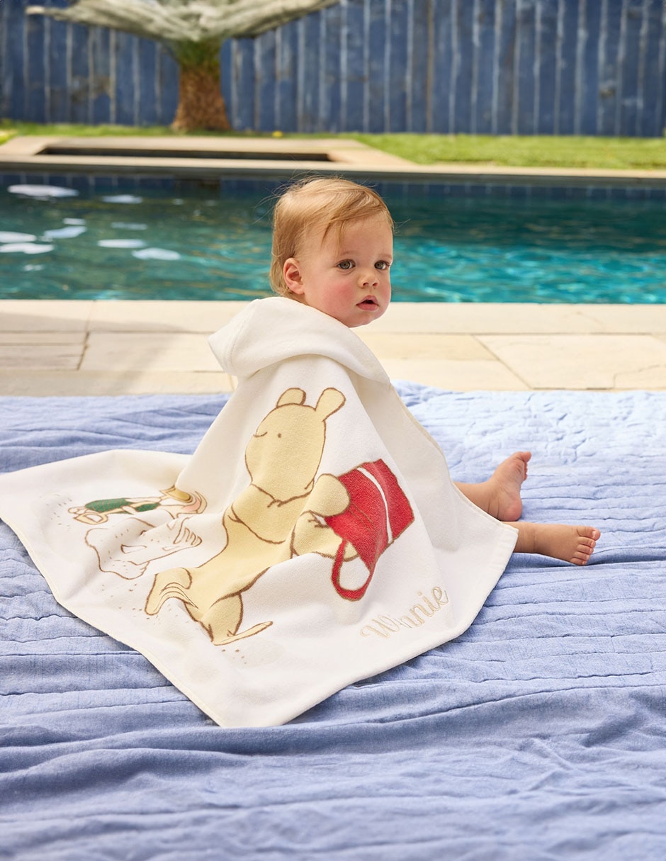 Toalla con gorro Winnie The Pooh infantil 2