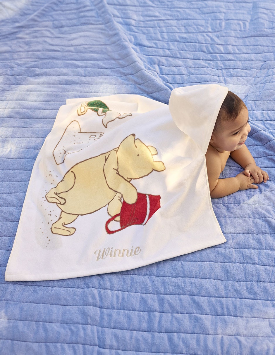 Toalla con gorro Winnie The Pooh infantil 3