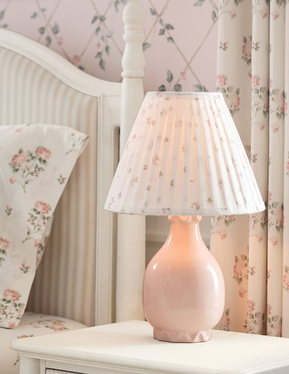 Lámpara de mesa Bria Hammel Rosey Ruffle Lámpara de mesa Bria Hammel Rosey Ruffle